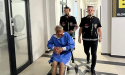 Karısını öldürmüştü, tekerlekli sandalyede cezaevine götürüldü