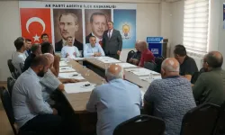 AK Parti Arifiye İlçe Teşkilatı’nda mahalle başkanlarıyla istişare toplantısı
