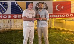 Aykut Saban’a Boşnaklar Derneği’nden teşekkür plaketi