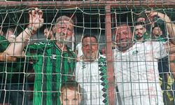 Sakaryaspor'un eski başkanı, Bodrum FK maçını Tatangalar ile tribünden takip etti
