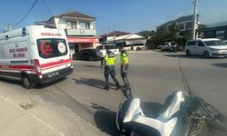 Otomobil ile motosiklet çarpıştı
