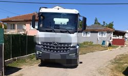 Hendek'te beton mikseri kabloları kopardı, mahalle internetsiz kaldı