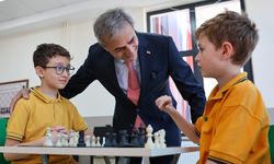 Başkan Yusuf Alemdar okulla ilk kez tanışan miniklere başarılar diledi