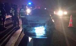 TEM'de tıra çarpan otomobil hurdaya döndü: 1 yaralı