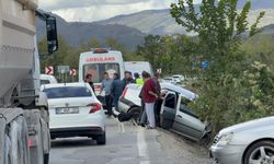 Düzce'de otomobiller çarpıştı: 1’i çocuk 4 kişi yaralı