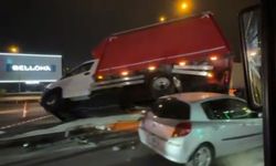 Kocaeli'de kamyonet bariyerlere uçtu