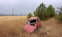 Tarlaya uçan aracın sürücüsü yaralandı