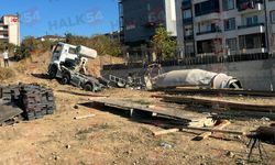 Hendek'te beton mikseri devrildi