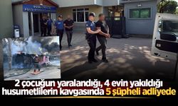 2 çocuğun yaralandığı, 4 evin yakıldığı husumetlilerin kavgasında 5 şüpheli adliyede