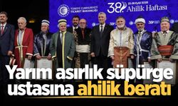 Yarım asırlık süpürge ustasına ahilik beratı