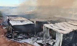 40 işçinin kaldığı konteynerler yandı