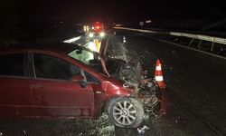 Sakarya-Düzce sınırında  otomobil bariyerlere çarptı: 1 yaralı