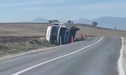 Bolu'da yem kamyonu devrildi