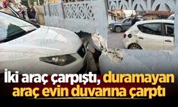 İki araç çarpıştı, duramayan araç evin duvarına çarptı
