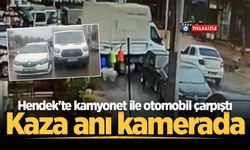 Hendek'te kamyonet ile otomobil çarpıştı: Kaza anı kamerada