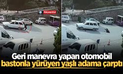 Geri manevra yapan otomobil, bastonla yürüyen yaşlı adama çarptı