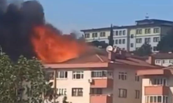 Tadilat yapılan çatı alevlere teslim oldu