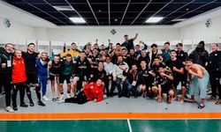 Sakaryaspor'da maç sonu galibiyet pozu