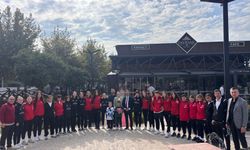 Başkan Şenol Dinç, Sakarya Kadın Futbol Kulübü ile bir araya geldi