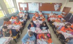 Akyazı’da tüm okullar eş zamanlı olarak Filistin’e destek etkinliği düzenledi