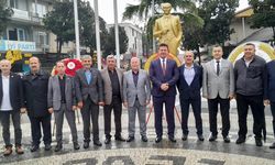 Akyazı’da 29 Ekim Cumhuriyet Bayramı kutlaması çelenk sunumuyla başladı