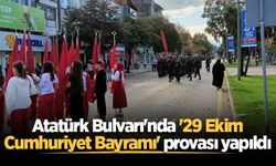Atatürk Bulvarı'nda '29 Ekim Cumhuriyet Bayramı' provası yapıldı