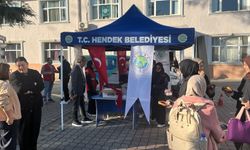 Hendek Belediyesi'nden üniversite öğrencilerine sıcak çorba ikramı