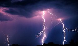 Düşen yıldırım 6 mahalleyi susuz bıraktı