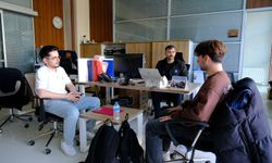 Serdivan'da örnek davranış: Gençler altınları zabıtaya teslim etti