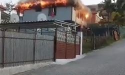 Yalova'da 2 katlı evde yangın