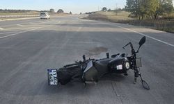 Motosiklet önüne çıkan köpeğe çarptı: 2 yaralı