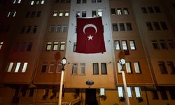 Şehit Astsubay Özcan'ın baba ocağına Türk bayrağı asıldı