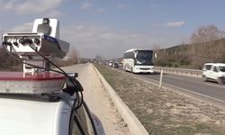 Tatil dönüşü D-100’de hareketlilik arttı: Radar ve teknolojik sistemlerle sürücülere sıkı denetim uygulandı