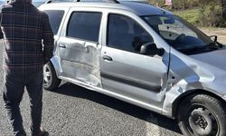 D-100'de tırın önüne kattığı araç hasar aldı