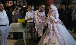 Gelin ve damada 15 metrelik para kurdelesi