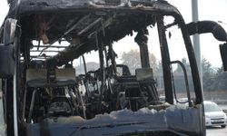 Yolcu otobüsü alevlere teslim oldu: Araç demir yığınına döndü