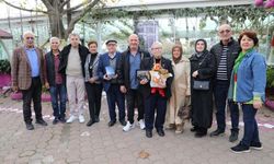 Emekli öğretmen ilkokul öğrencileriyle 50 yıl sonra ilk kez buluştu