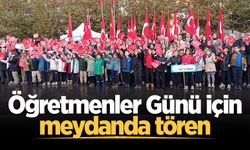 Öğretmenler Günü için meydanda tören