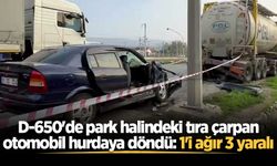 D-650'de park halindeki tıra çarpan otomobil hurdaya döndü: 1'i ağır 3 yaralı
