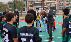 Başkan Alemdar, gençler ile basketbol oynadı