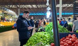 Hendek Belediyesi zabıta ekiplerinden pazar yerinde denetim