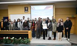 İnsan ve robot el ele