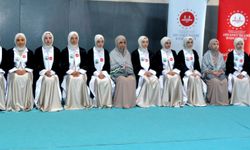 Akyazı’da 27 kız öğrenci hafız oldu