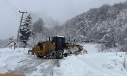Büyükşehir 24 saat kar mesaisinde: 17 grup yolundan 10’u ulaşıma açıldı