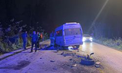 Düzce'de minibüs ile otomobil çarpıştı: 3 yaralı
