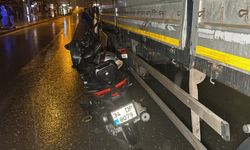 Park halindeki tıra çarpan motosiklet sürücüsü ağır yaralandı