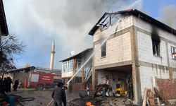 Ahırdaki hayvanlar yangından kurtarıldı