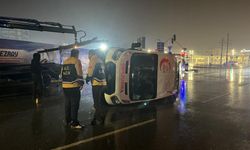 Kocaeli'de panelvan ile çarpışan ambulans devrildi: 6 yaralı