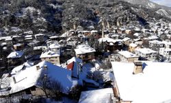Tarihi osmanlı kasabasında kış güzelliği