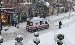 Ambulansın karla imtihanı kamerada